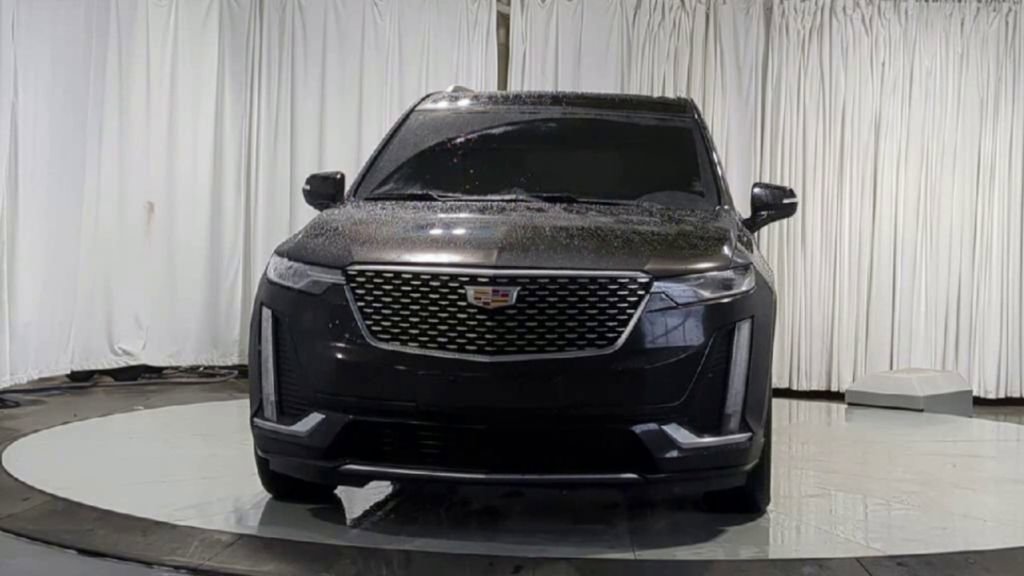 Used 2023 Cadillac XT6 Premium Luxury image 3