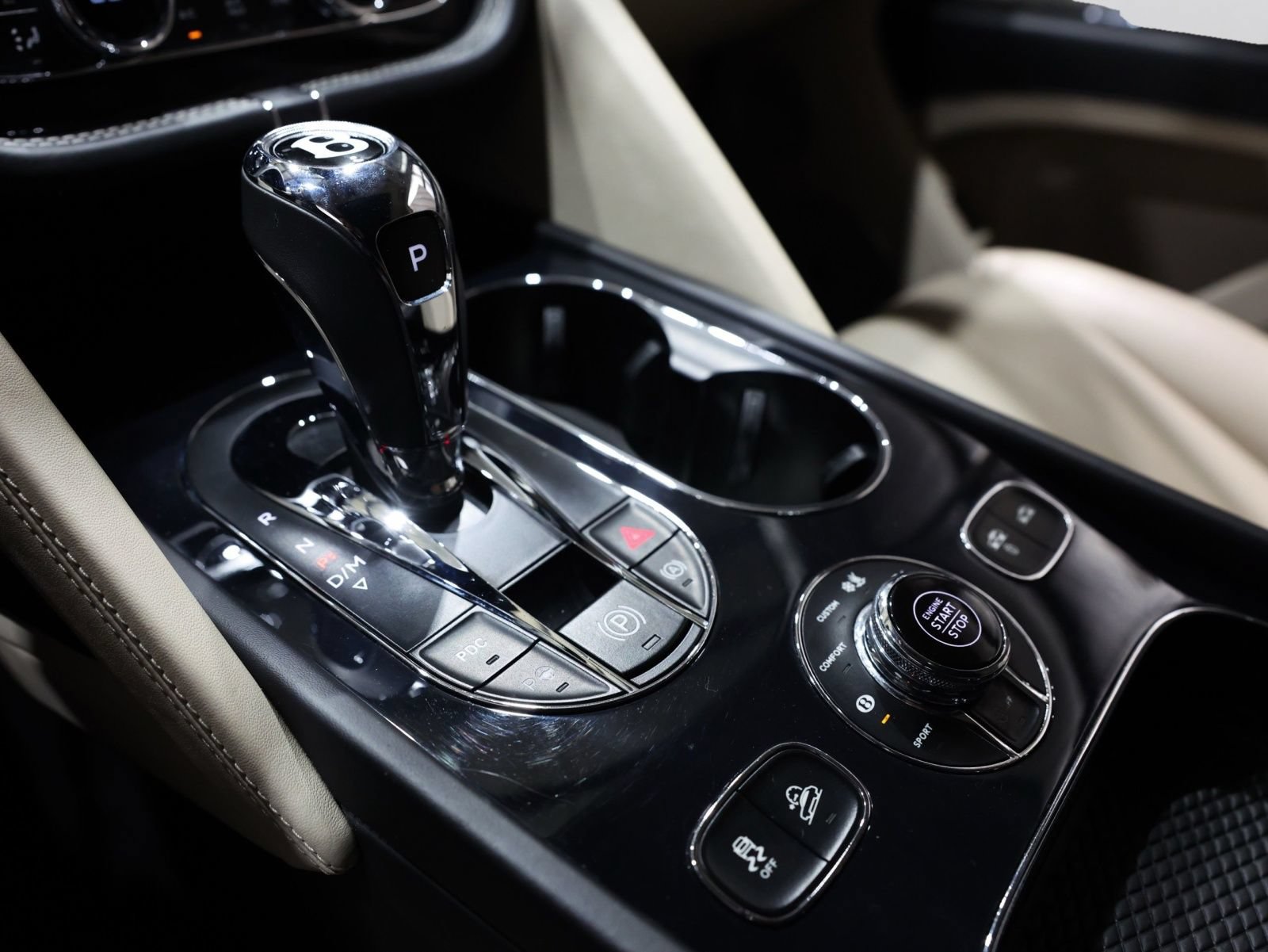 Used 2021 Bentley Bentayga w/ First Edition Specification AWD/4WD image 43