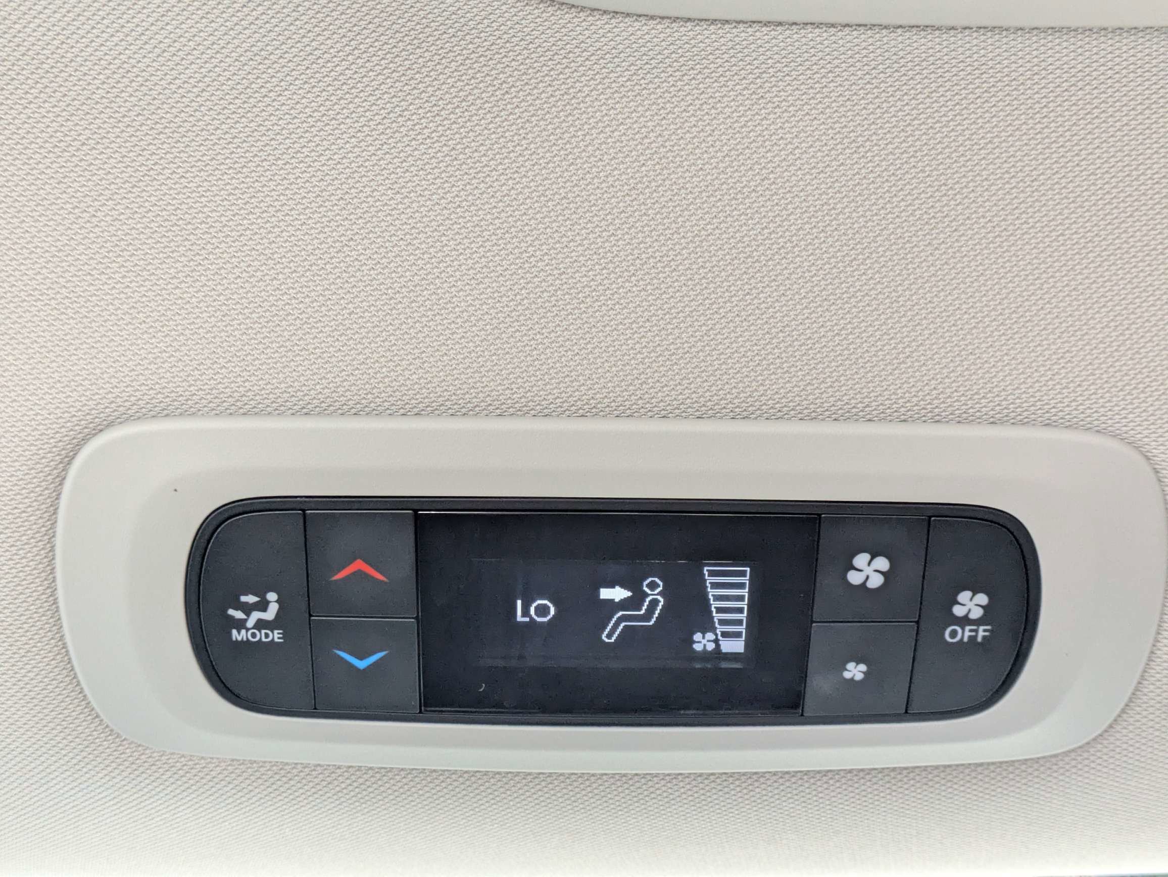 Used 2024 Chrysler Voyager LX FWD image 17