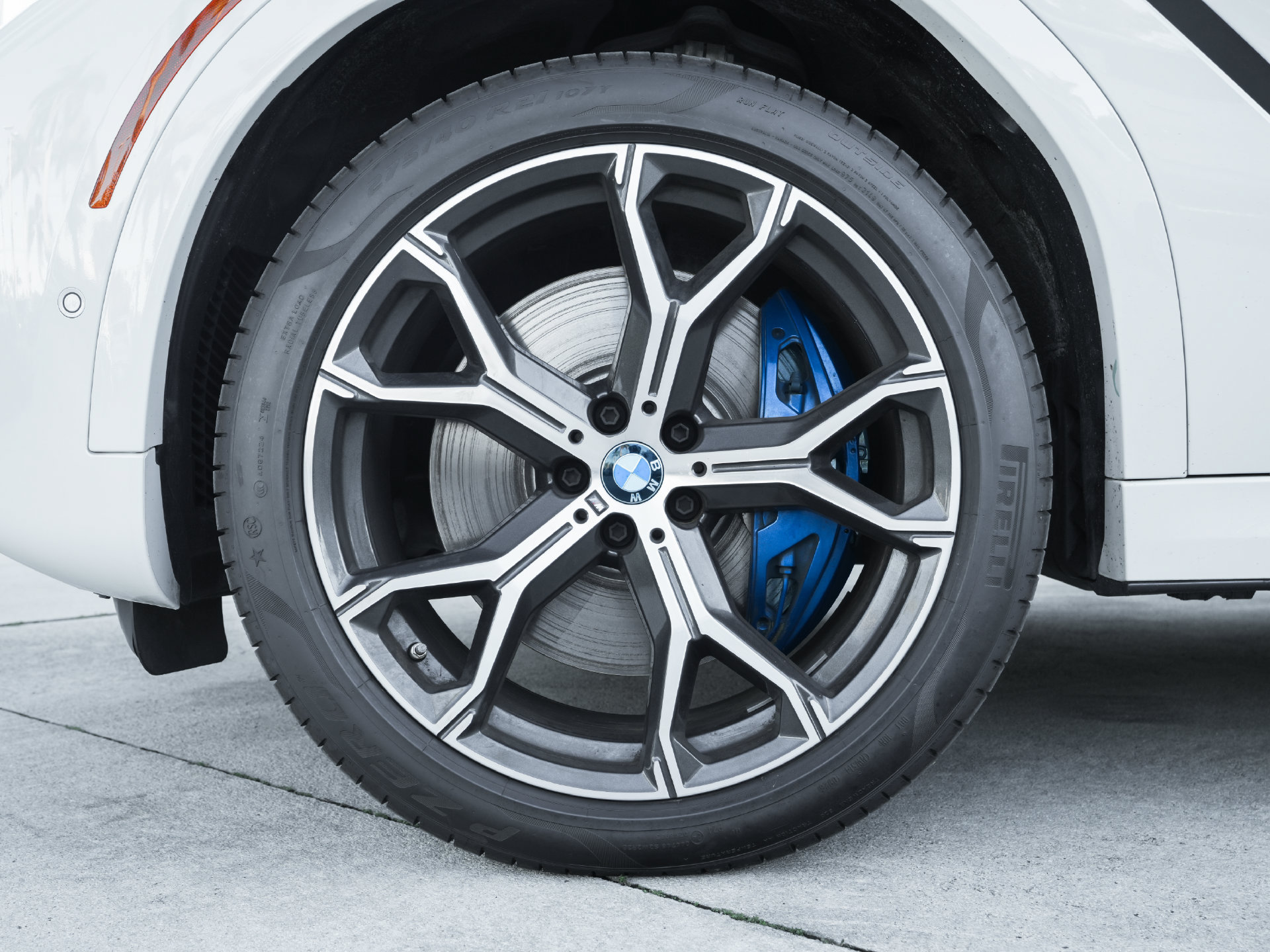 Used 2023 BMW X6 M50i w/ Executive Package AWD/4WD image 39