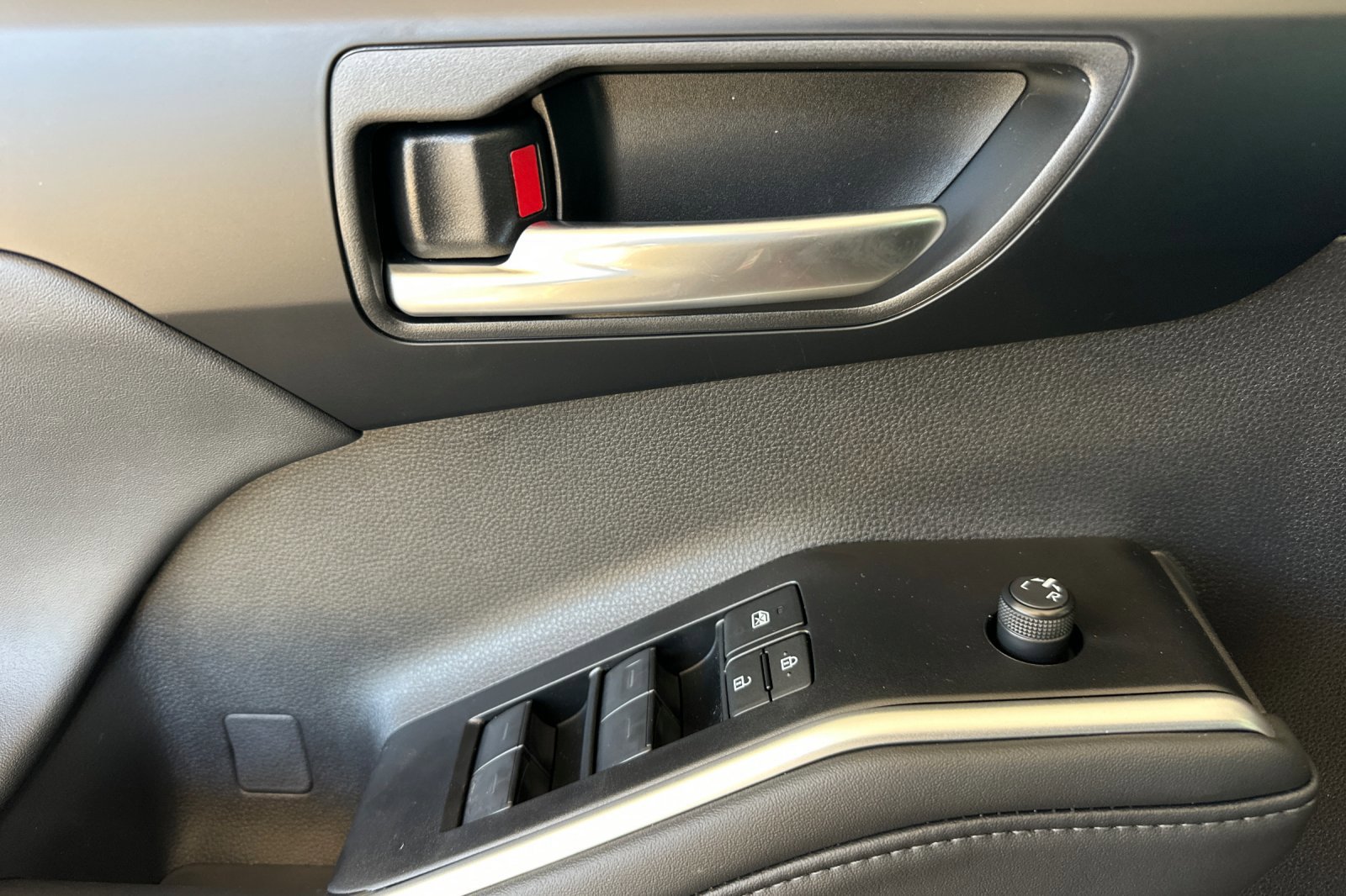 New 2025 Toyota Highlander XSE image 9