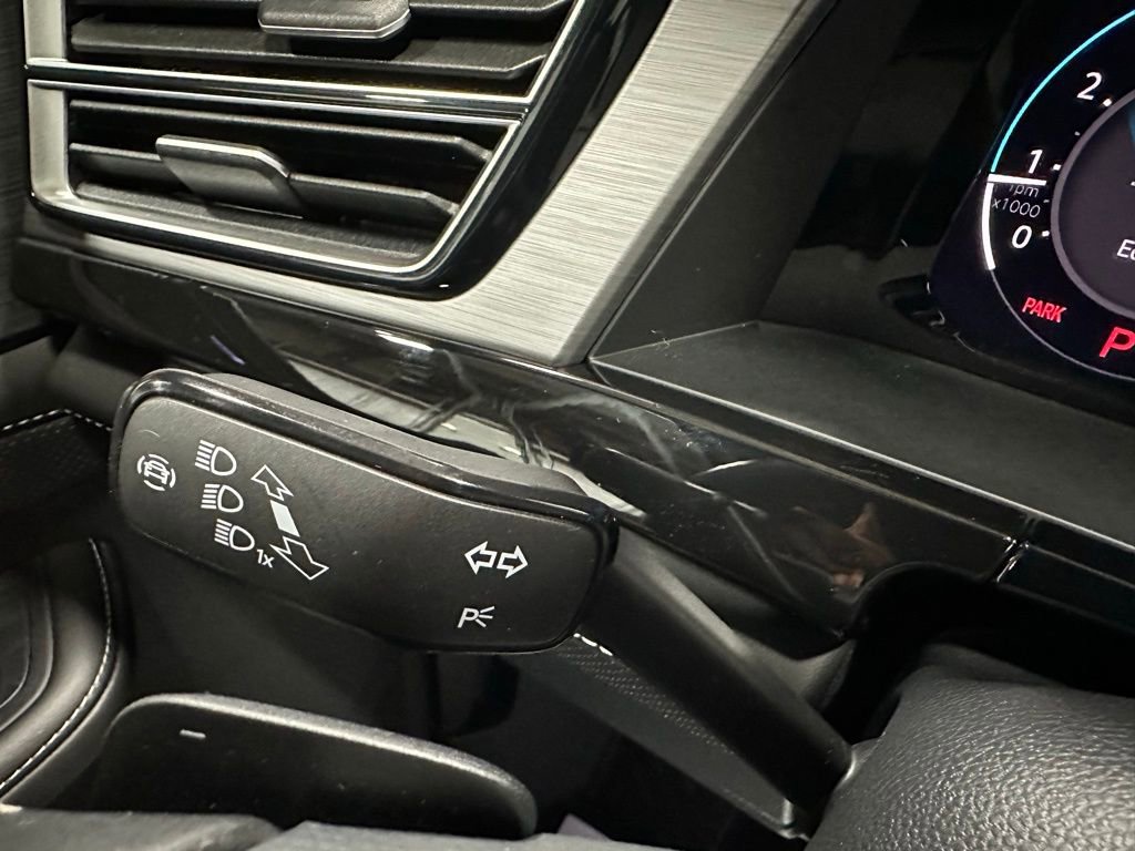 Used 2025 Volkswagen Atlas Cross Sport SE image 21