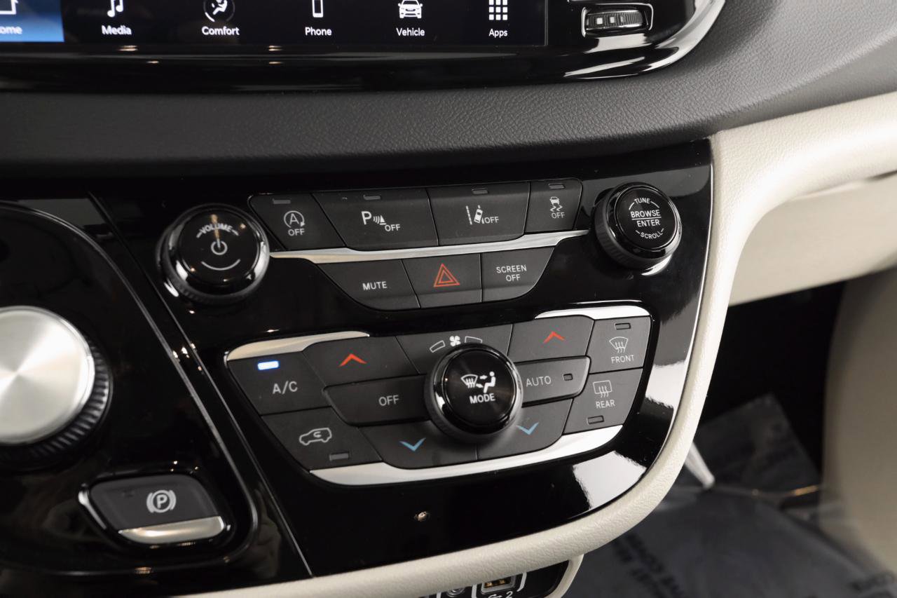 Used 2023 Chrysler Pacifica Touring-L image 22