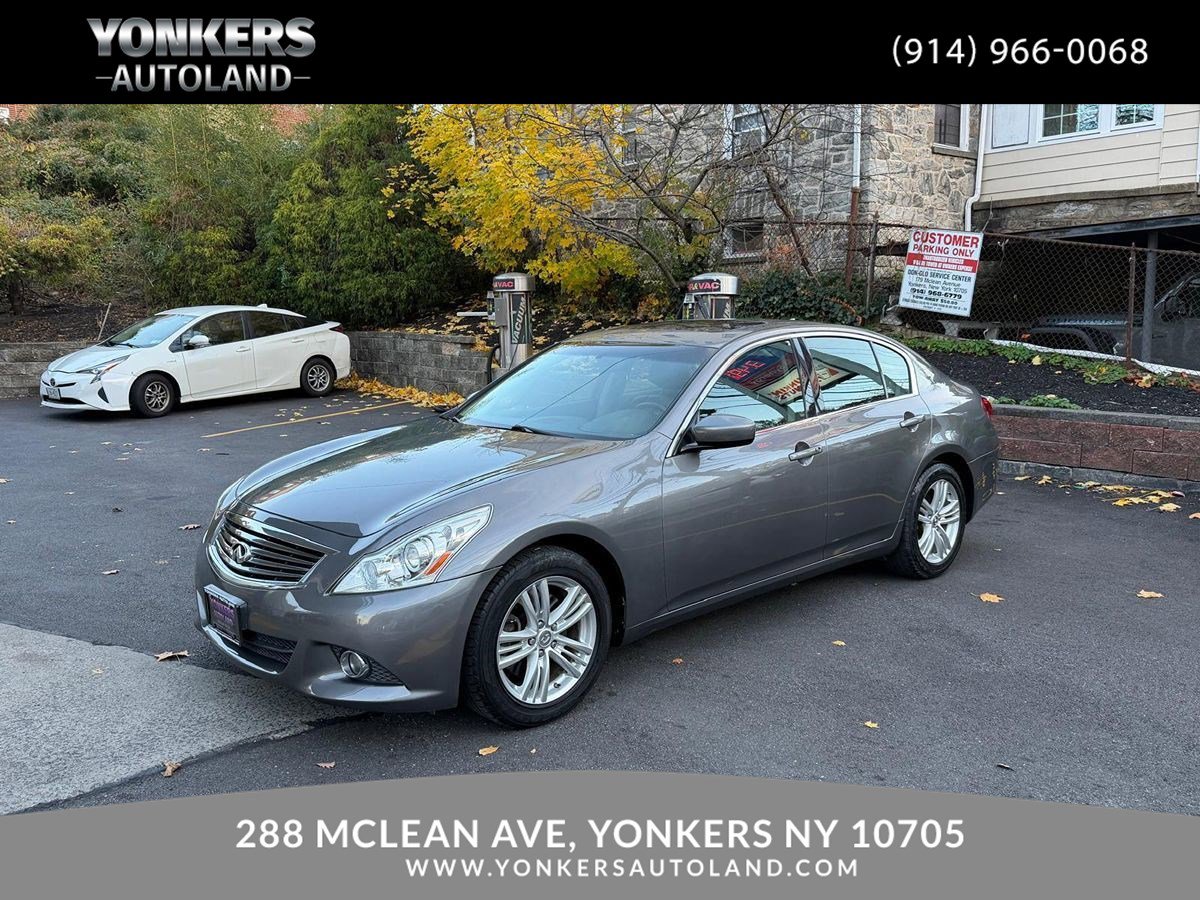 Used 2013 INFINITI G37 x w/ Premium Pkg