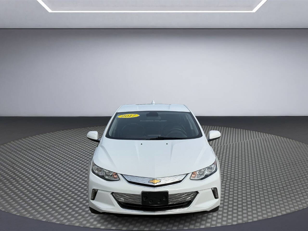 Used 2017 Chevrolet Volt LT w/ Comfort Package FWD image 2