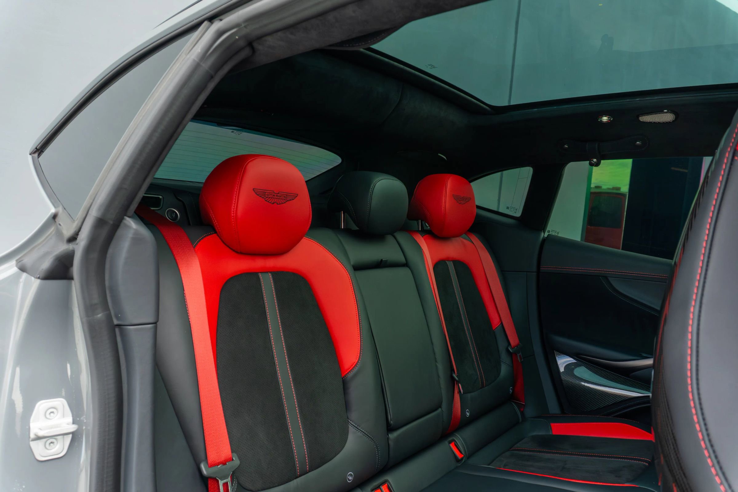 Used 2025 Aston Martin DBX 707 image 14