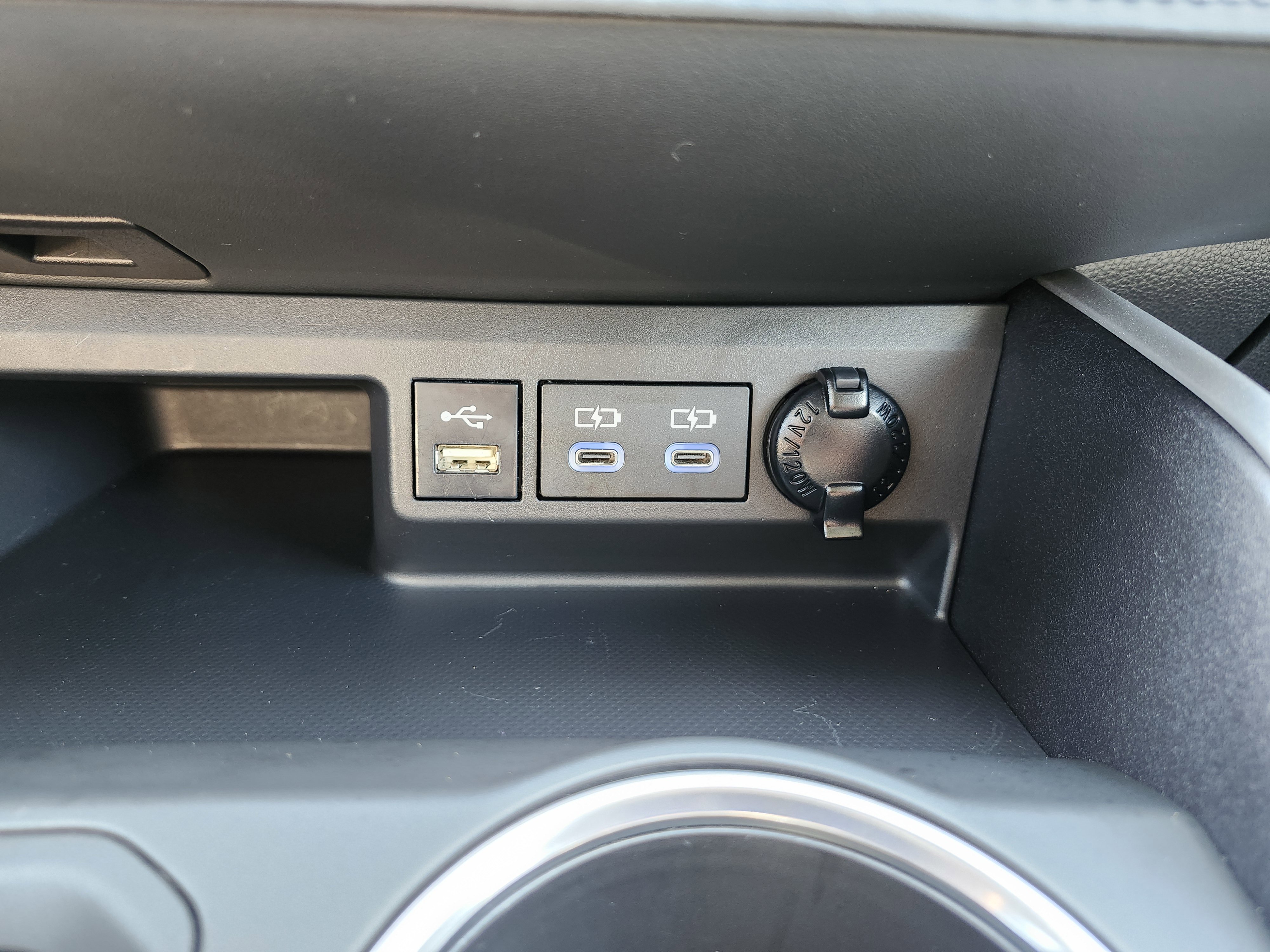 Used 2022 Toyota Highlander XLE AWD/4WD image 11