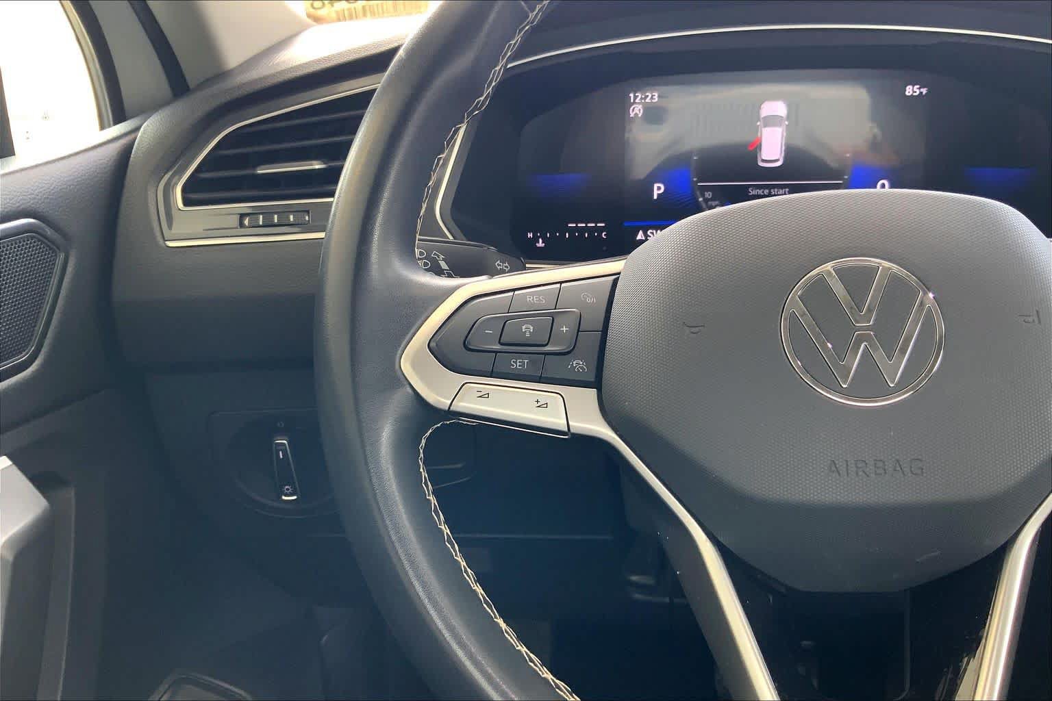 Used 2024 Volkswagen Tiguan SE FWD image 24