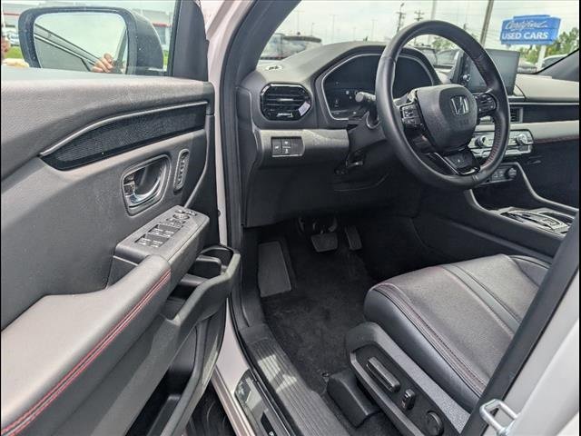 Used 2025 Honda Pilot Black Edition image 6