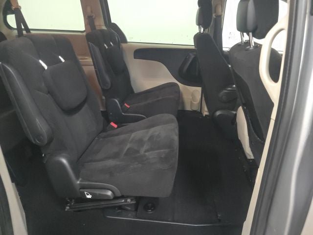 Used 2016 Dodge Grand Caravan SXT FWD image 5