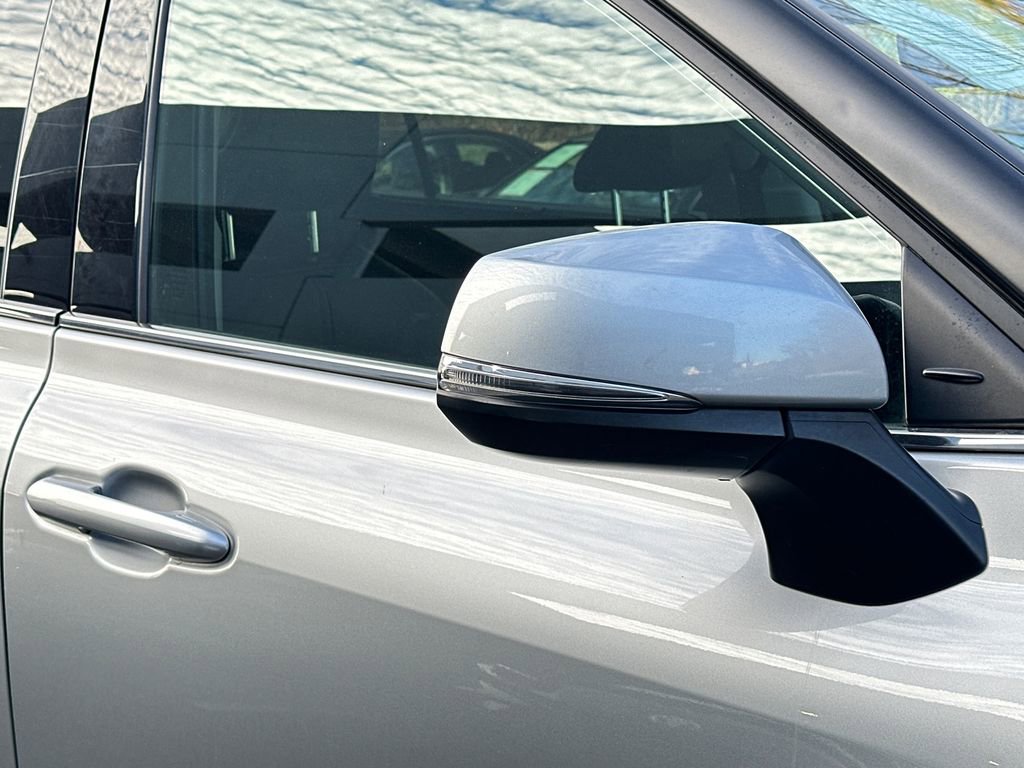 Used 2022 Toyota Highlander XLE image 10