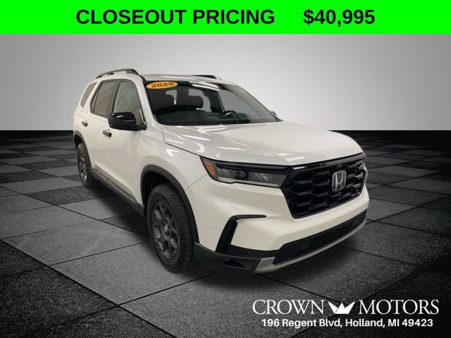 Used 2025 Honda Pilot TrailSport image 1