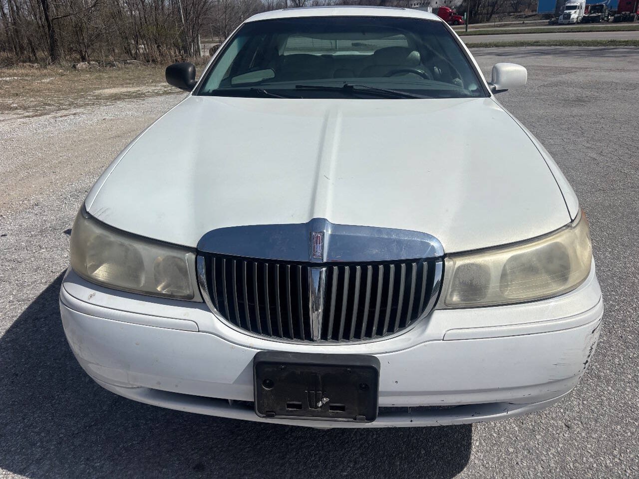 Used 2000 Lincoln Town Car Signature RWD image 3