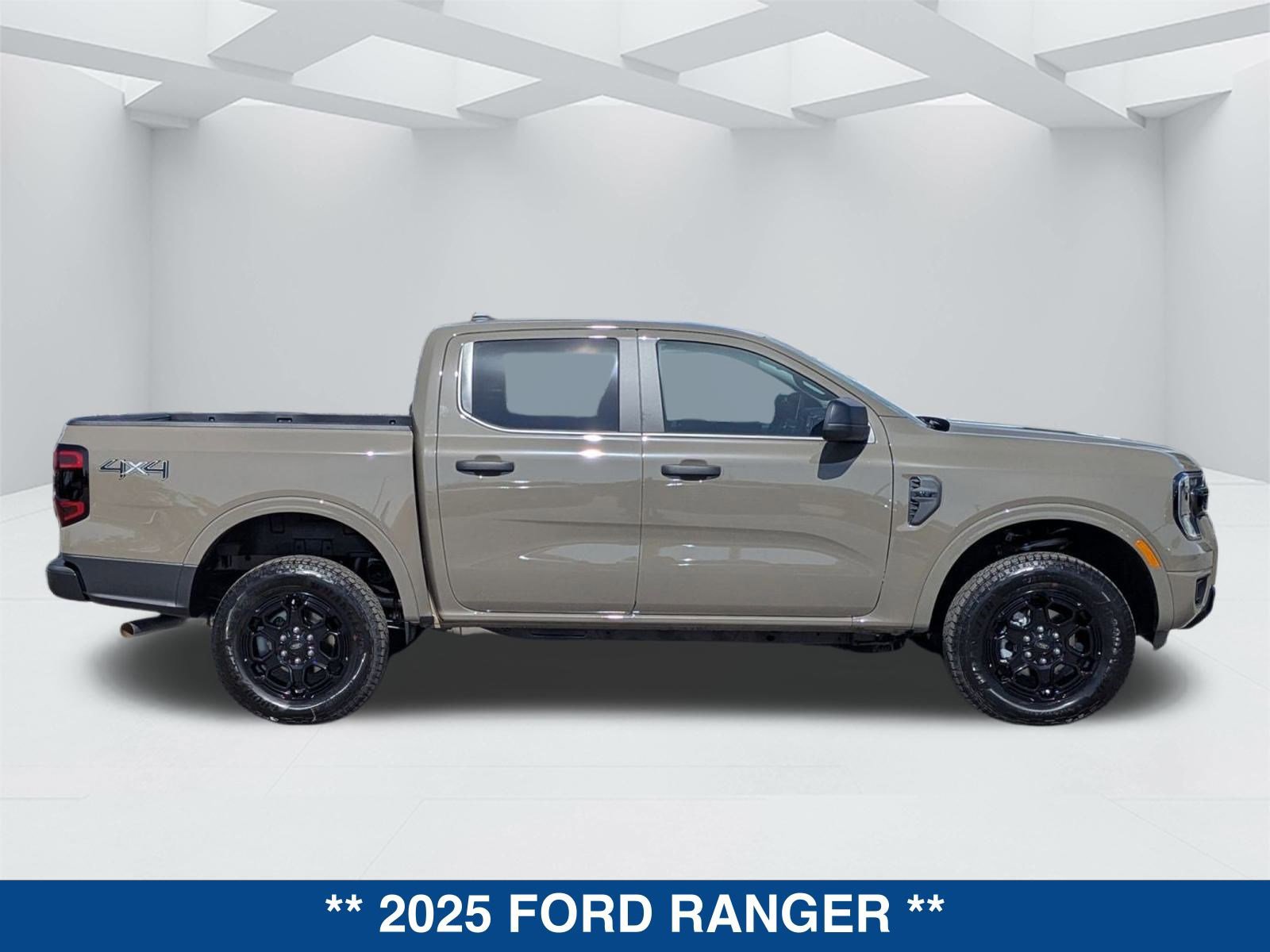 New 2025 Ford Ranger XLT w/ Black Appearance Package video 3