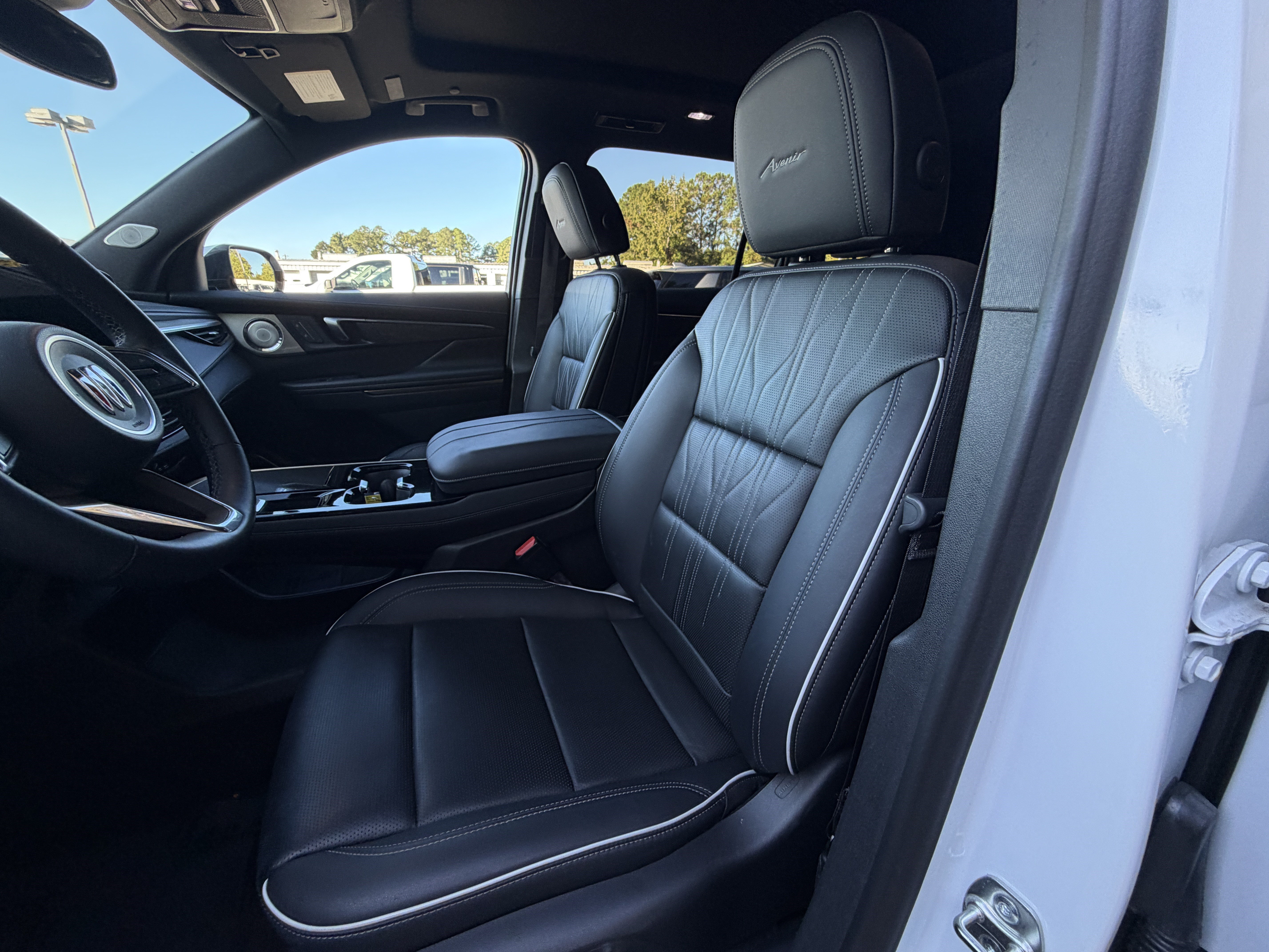 Used 2025 Buick Enclave Avenir FWD image 15