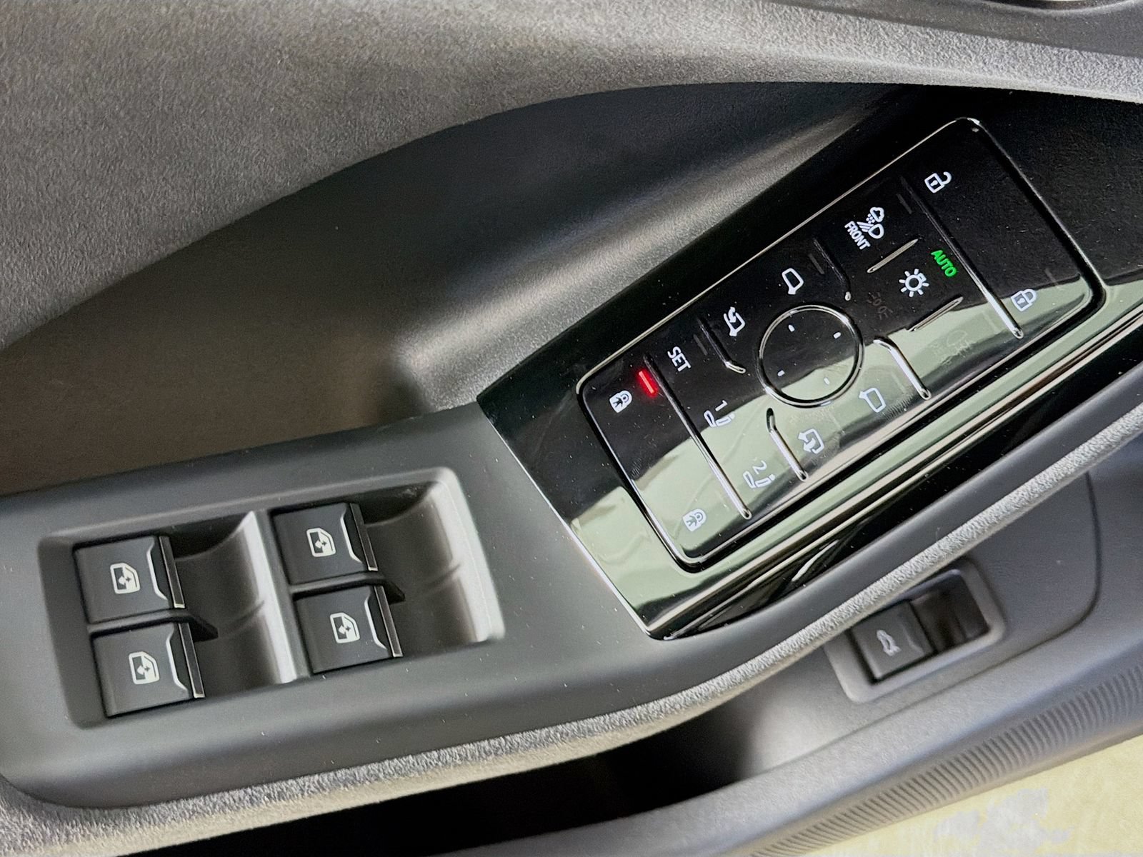 New 2027 Audi SQ6 e-tron Premium Plus AWD/4WD image 17