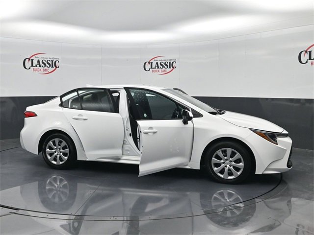 Used 2024 Toyota Corolla LE image 31