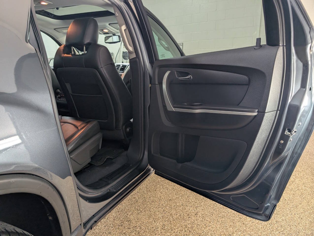 Used 2011 GMC Acadia SLT AWD/4WD image 19