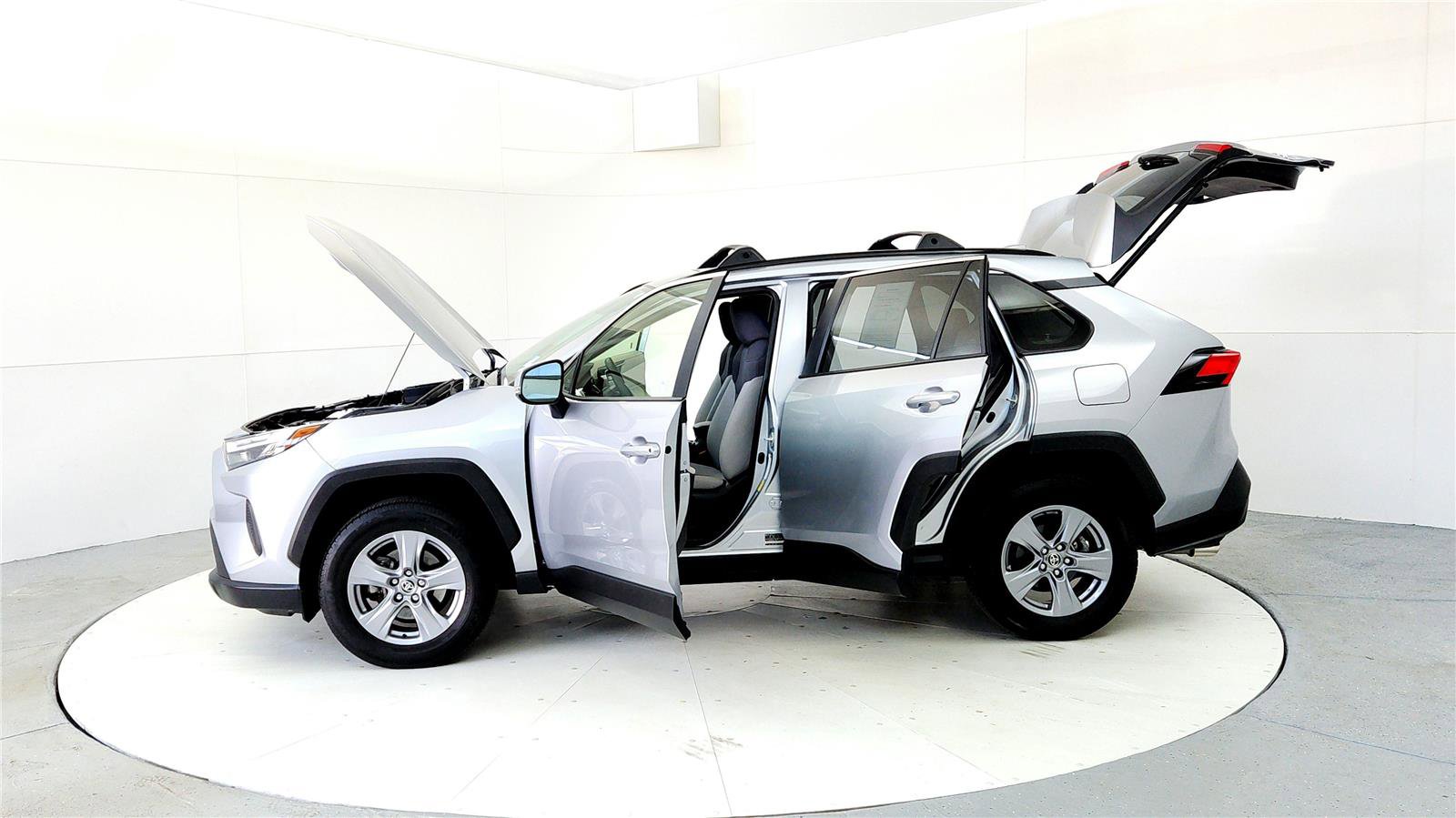 Used 2023 Toyota RAV4 XLE w/ Convenience Package image 10