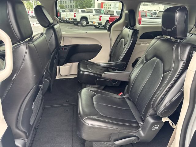 Used 2024 Chrysler Pacifica Touring-L FWD image 24