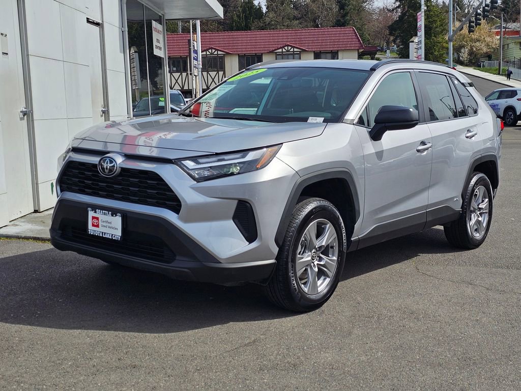 Certified 2025 Toyota RAV4 LE AWD/4WD image 4