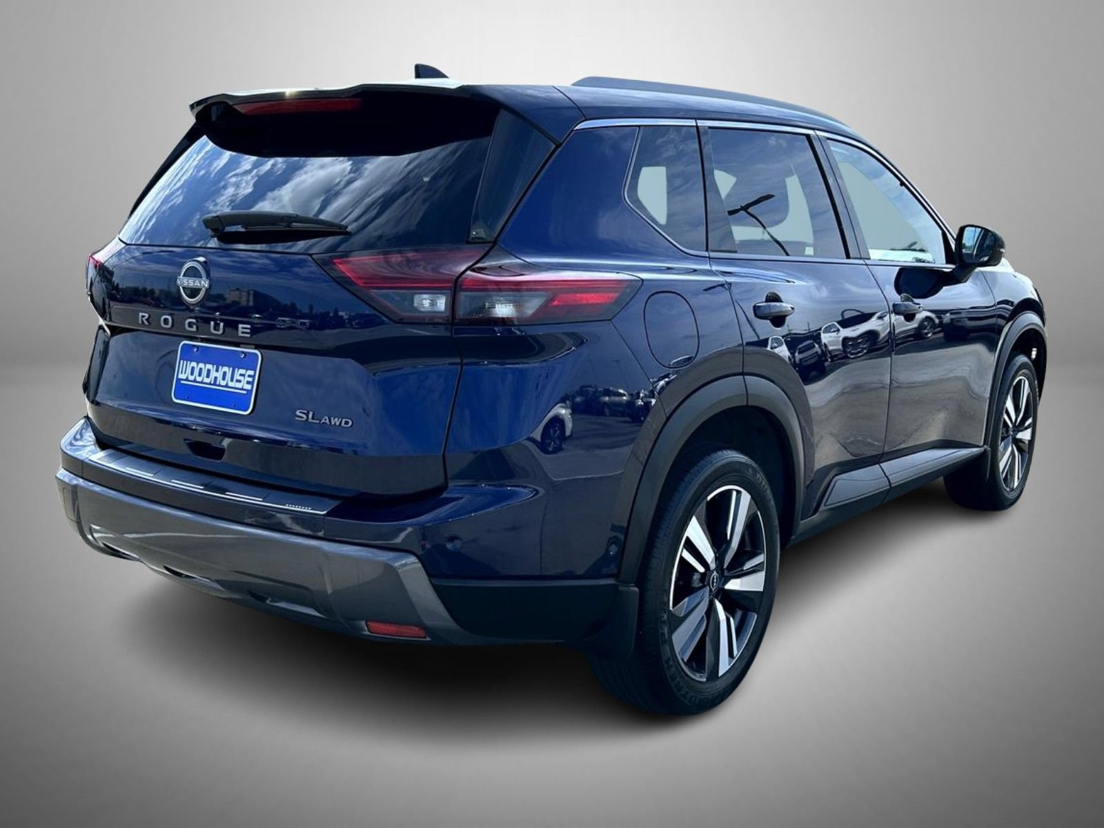 Used 2025 Nissan Rogue SL AWD/4WD image 5