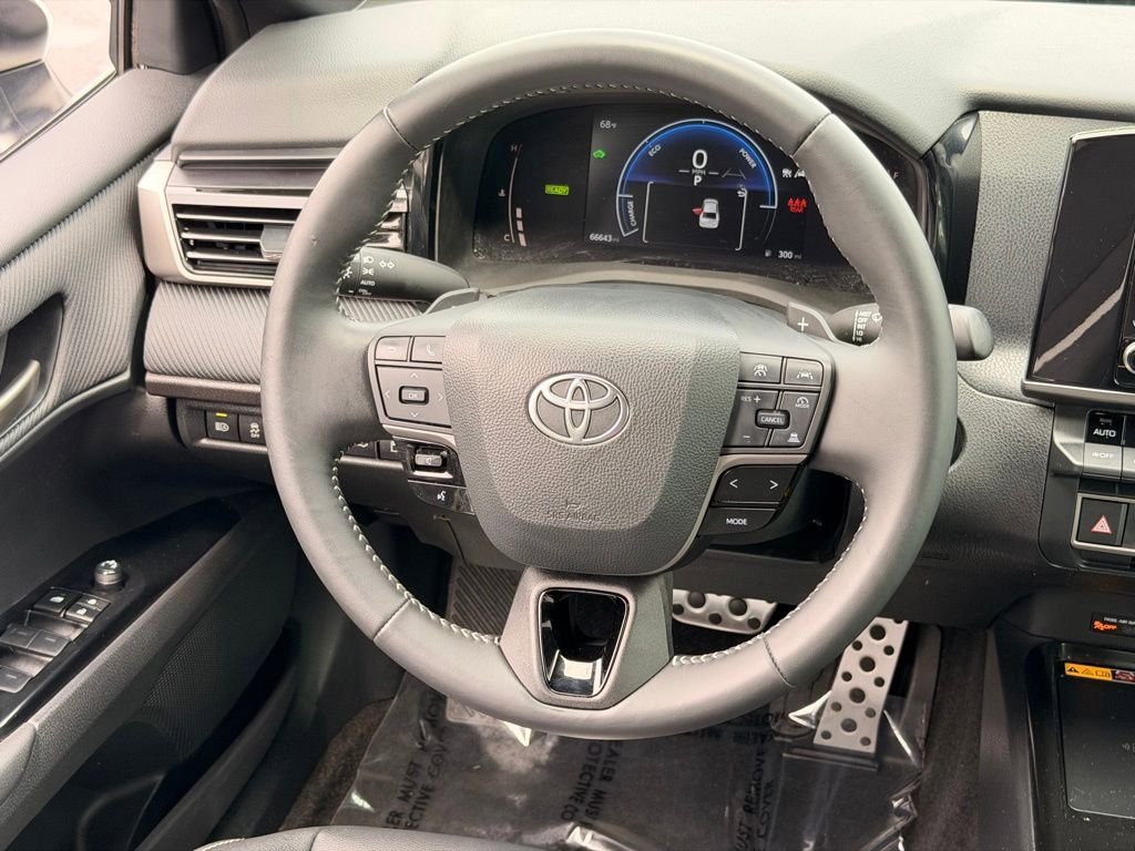 Used 2025 Toyota Camry SE FWD image 18