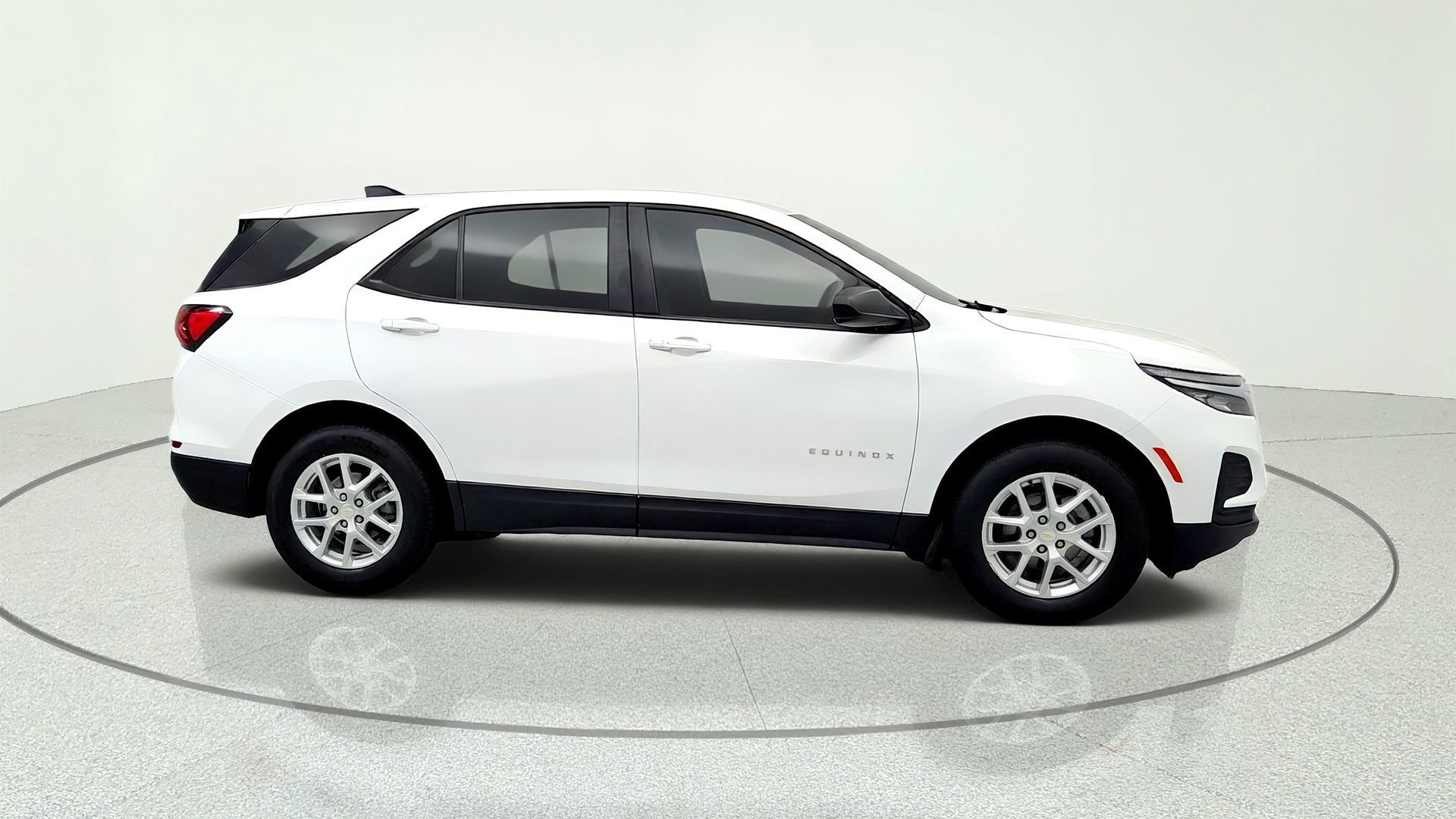 Certified 2024 Chevrolet Equinox LS w/ Driver Confidence II Package FWD image 6