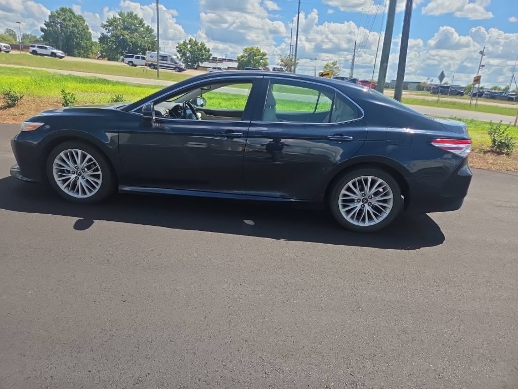 Used 2020 Toyota Camry XLE FWD image 7