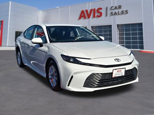 Used 2025 Toyota Camry LE image 3
