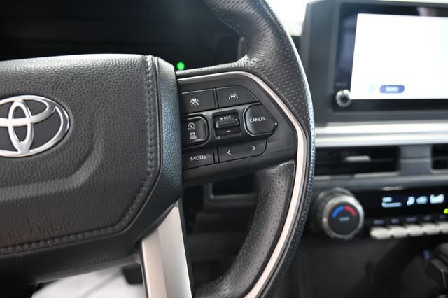 Used 2025 Toyota 4Runner SR5 AWD/4WD image 25