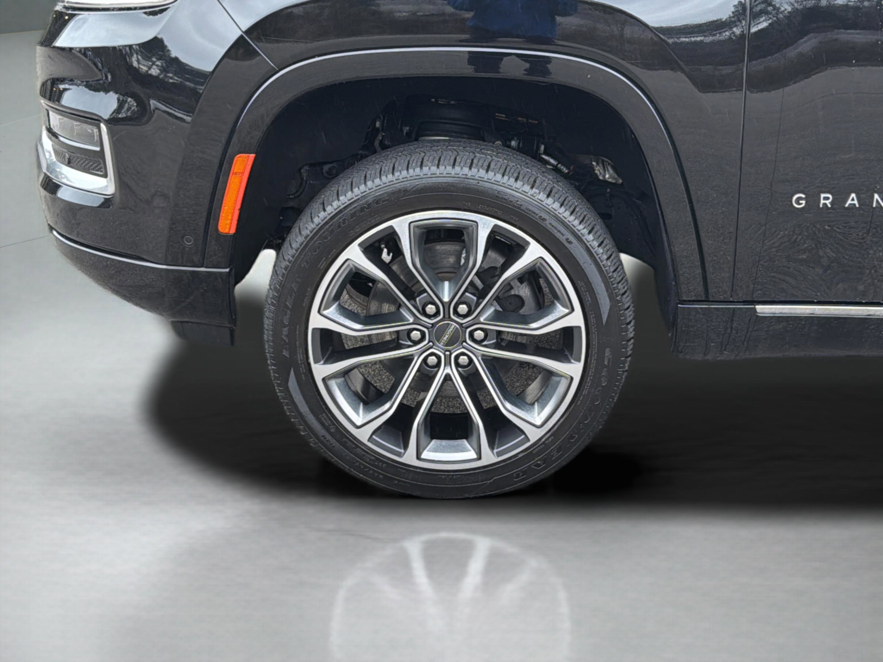 Used 2022 Jeep Grand Wagoneer Series III w/ Flexible Seating Group image 24