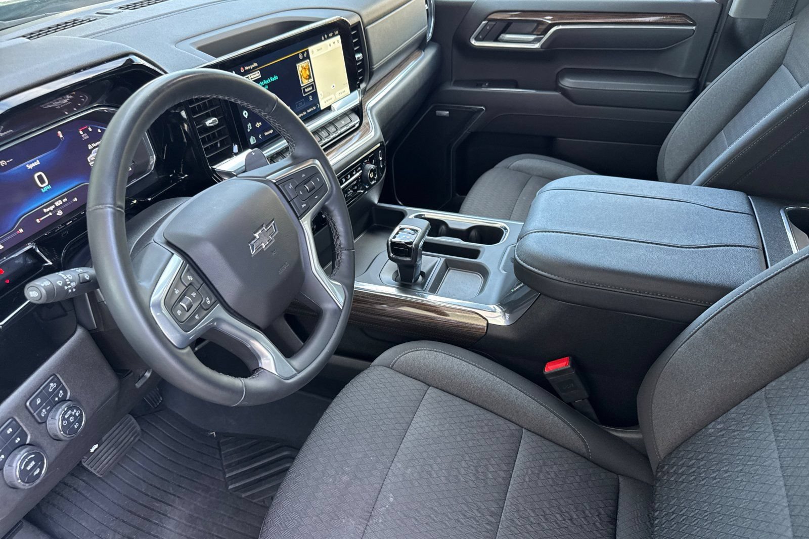 Used 2025 Chevrolet Silverado 1500 RST AWD/4WD image 9