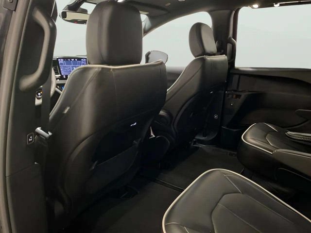 Used 2026 Chrysler Pacifica Limited FWD image 67