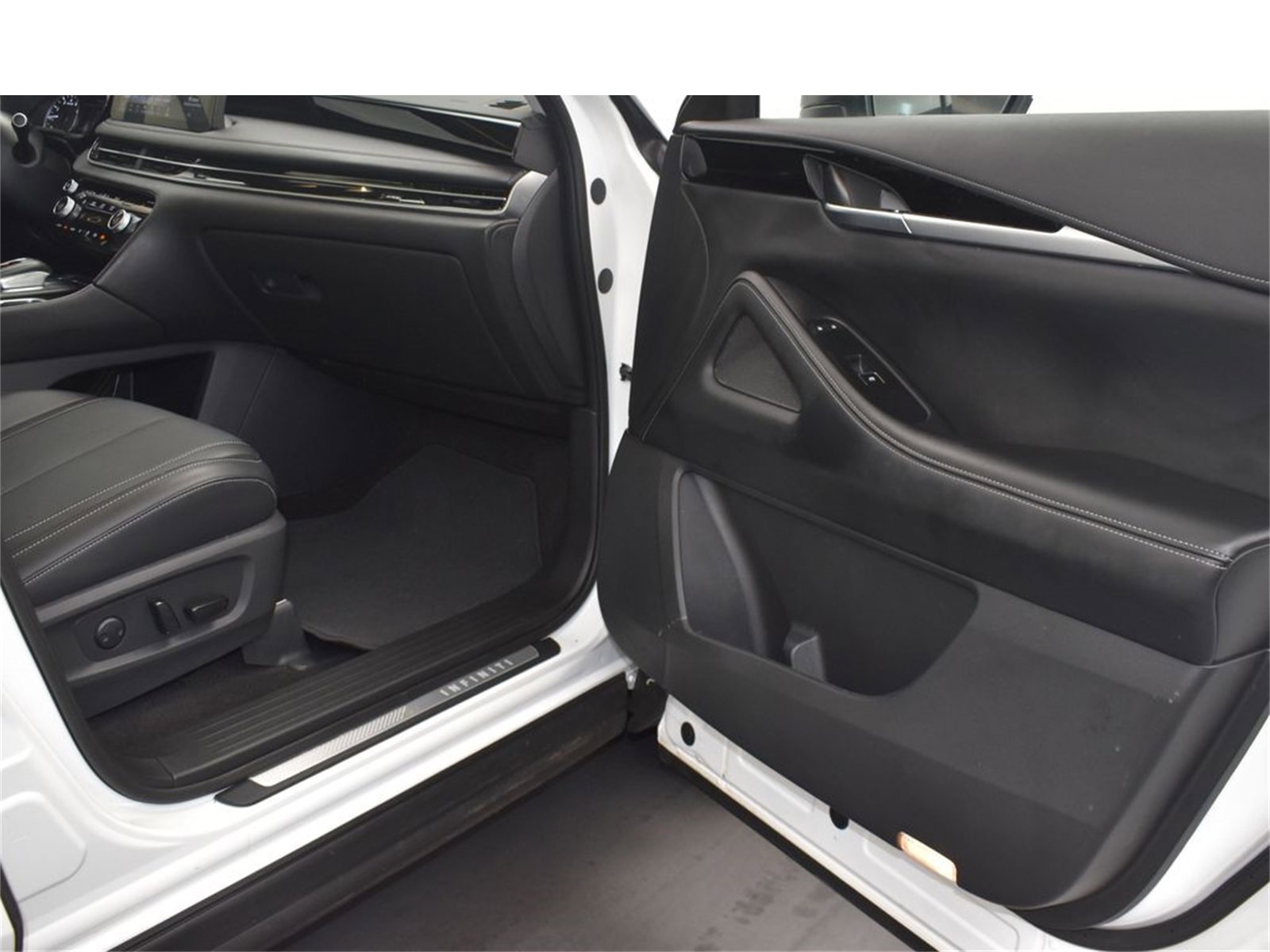 Certified 2025 INFINITI QX60 Pure image 20