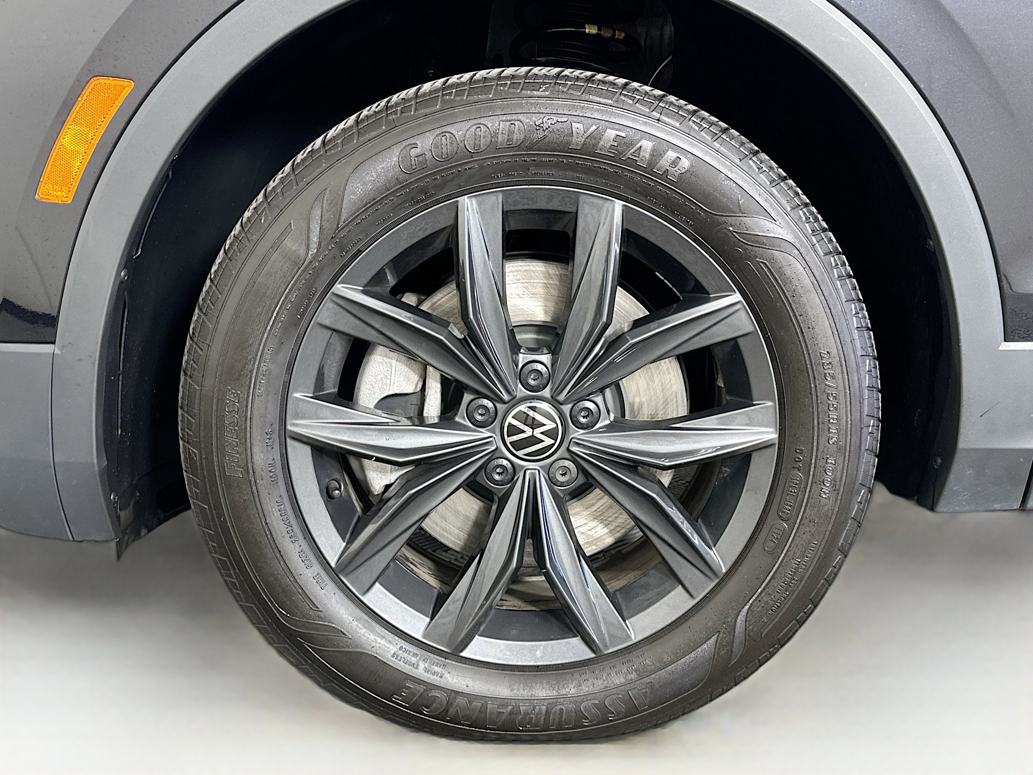 Used 2024 Volkswagen Tiguan SE FWD image 11