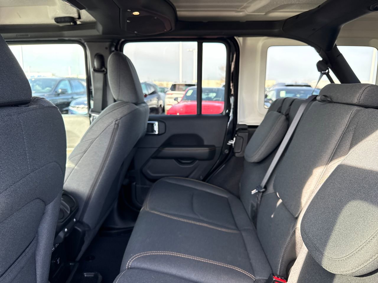 Used 2025 Jeep Wrangler Unlimited Sahara image 13