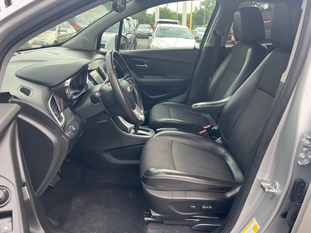 Used 2018 Chevrolet Trax LT w/ LT Convenience Package AWD/4WD image 19