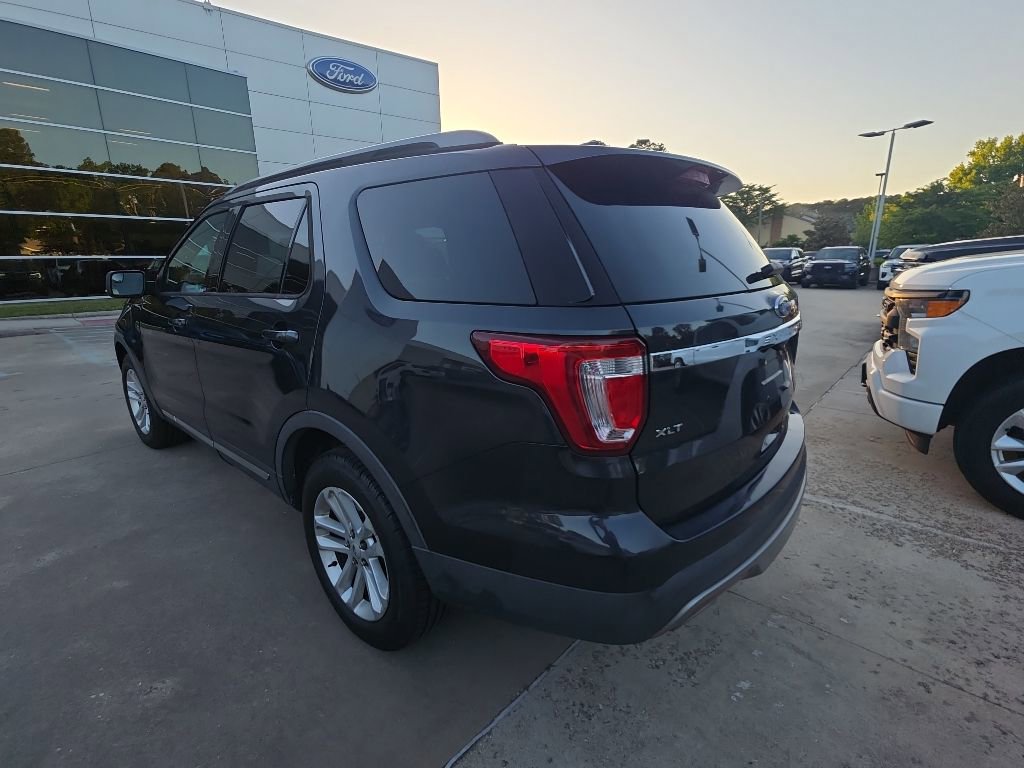 Used 2017 Ford Explorer XLT FWD image 6