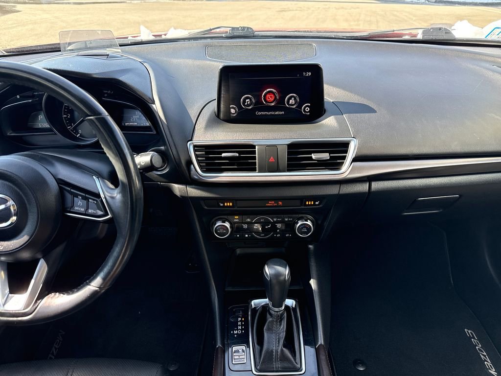 Used 2018 MAZDA MAZDA3 Grand Touring image 17