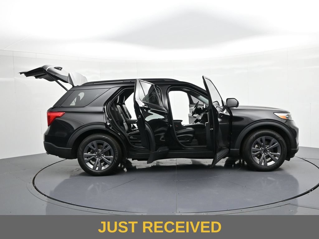 Certified 2022 Ford Explorer XLT w/ Equipment Group 202A RWD image 30