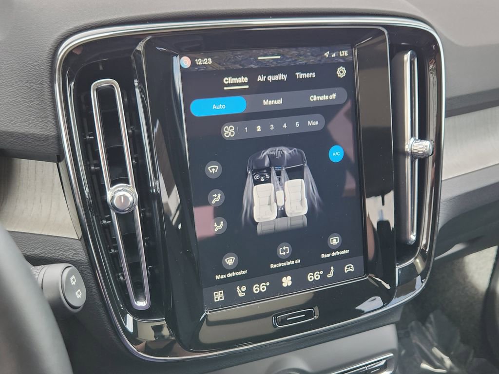 New 2025 Volvo XC40 B5 Plus w/ Protection Package Premier image 9
