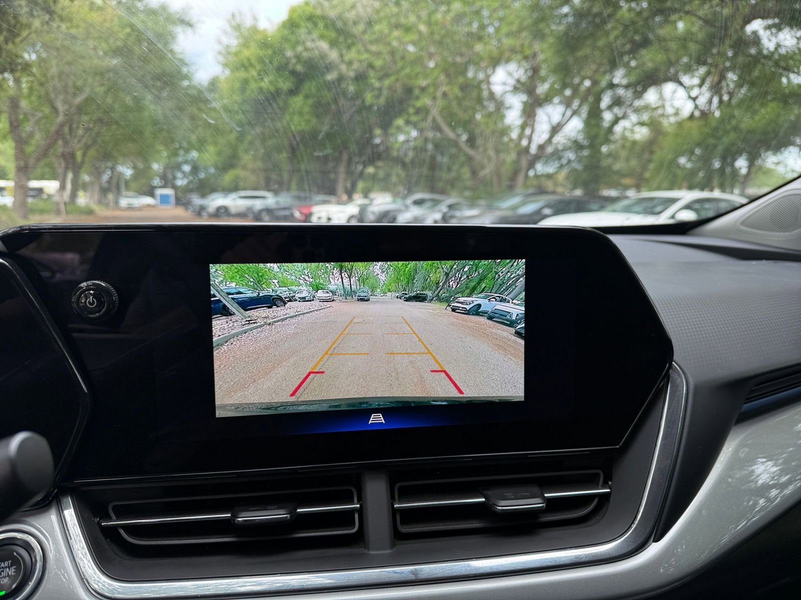 Used 2025 Chevrolet Trax LT w/ LT Convenience Package image 18