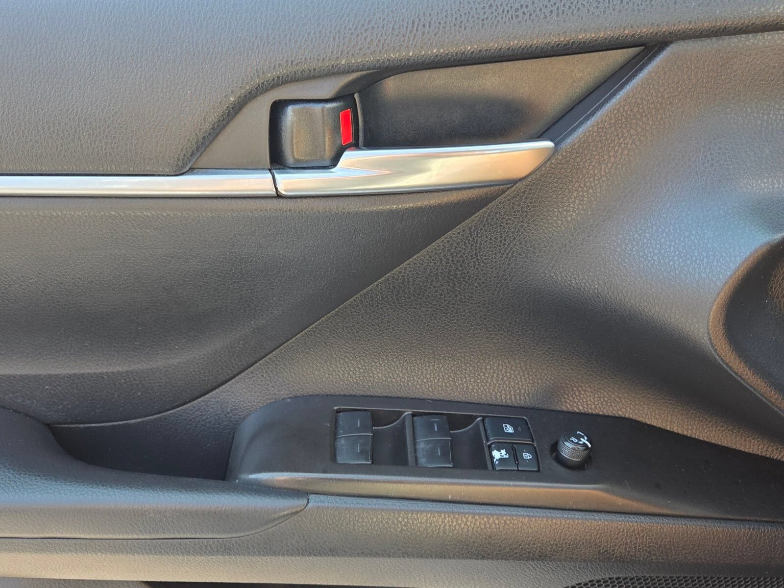Used 2022 Toyota Camry SE w/ Convenience Package FWD image 29