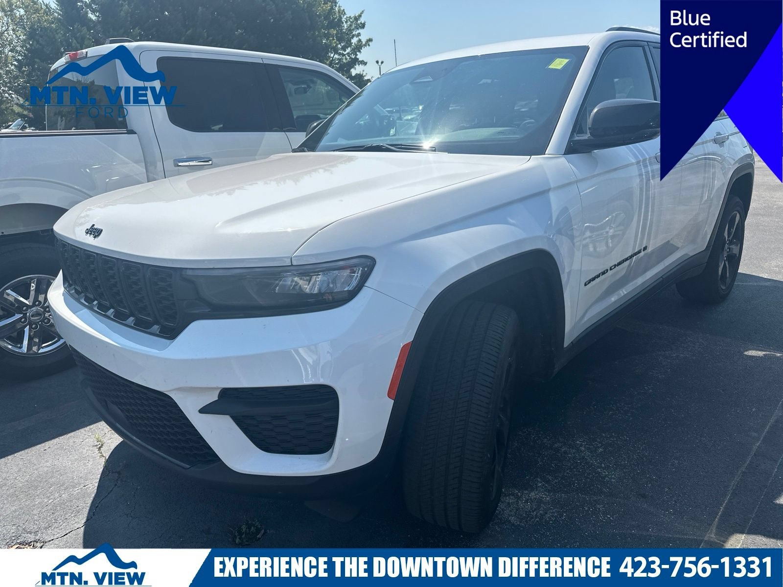 Used 2024 Jeep Grand Cherokee Altitude RWD image 1
