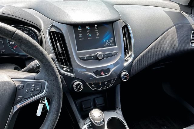 Used 2017 Chevrolet Cruze LT FWD image 14