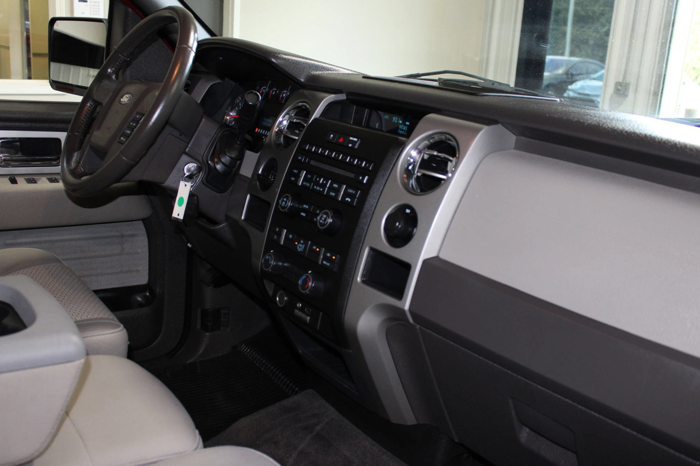 Used 2010 Ford F150 XLT RWD image 26