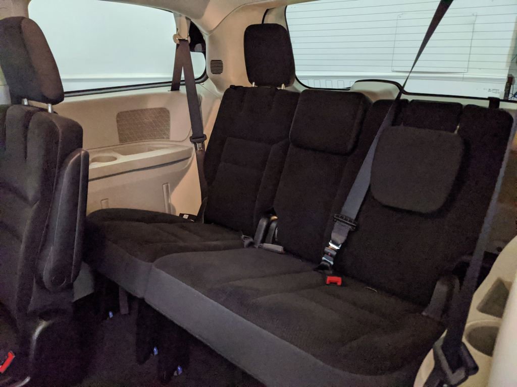 Used 2018 Dodge Grand Caravan SE w/ UConnect Hands-Free Group image 25