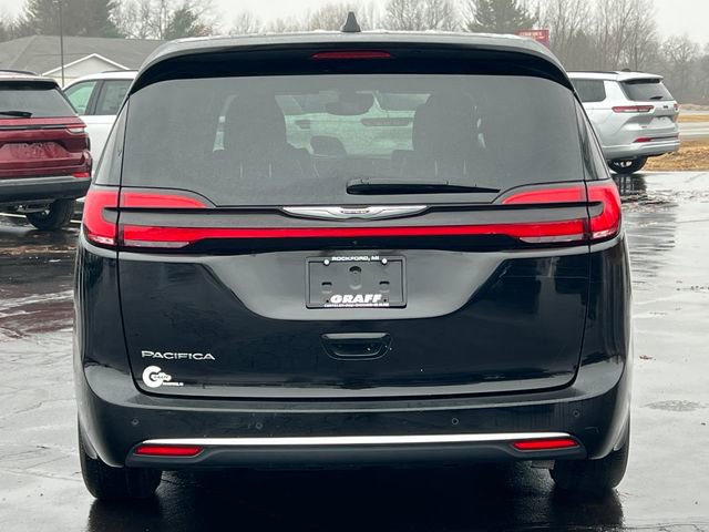 Used 2025 Chrysler Pacifica Select image 46