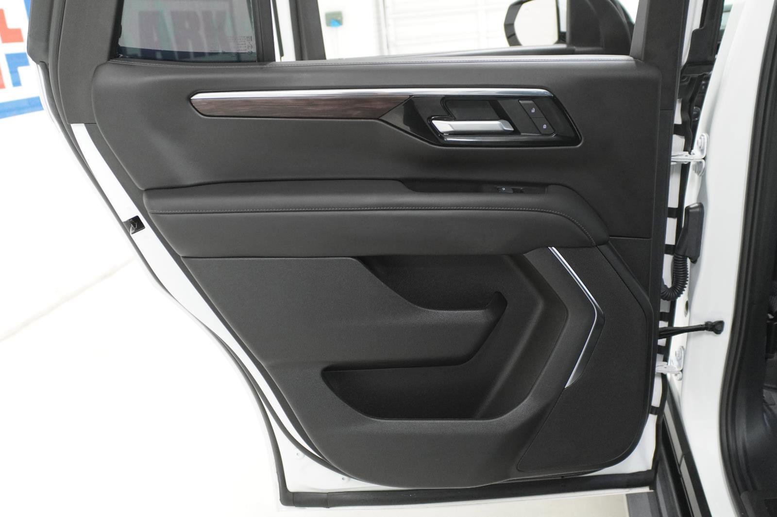 Used 2025 Chevrolet Tahoe LS RWD image 32